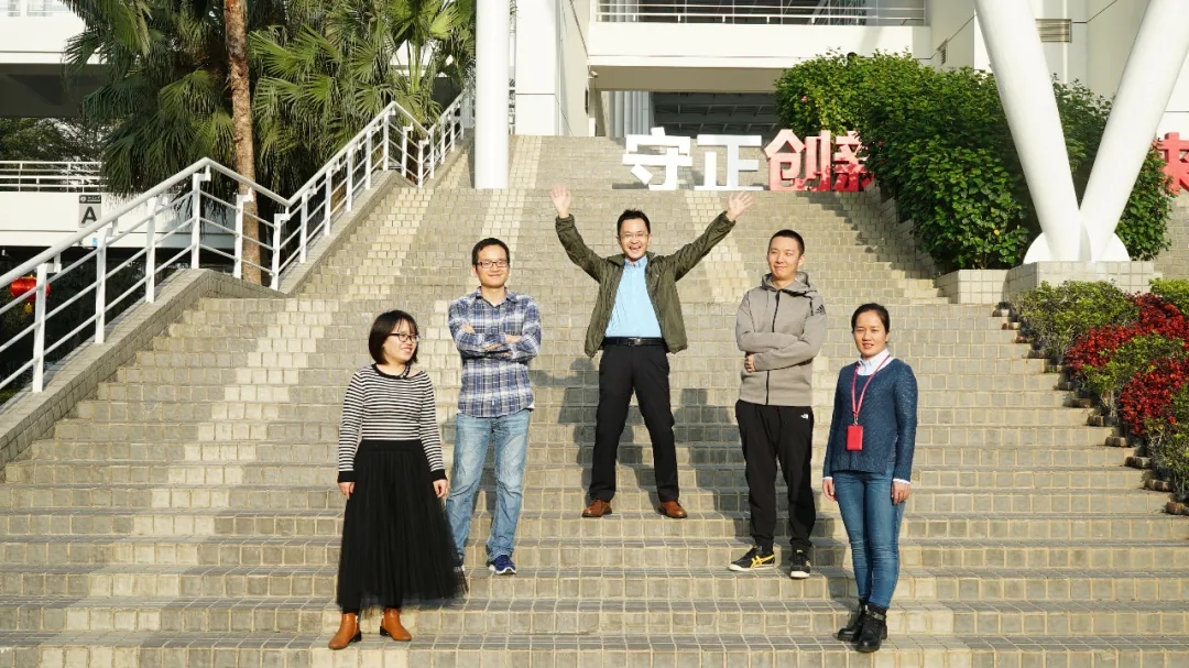 图为张勃与课题组成员在北京大学深圳研究生院合影.webp.jpg