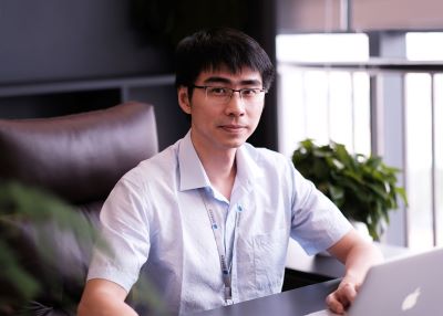 人物照.jpg 人物照.jpg